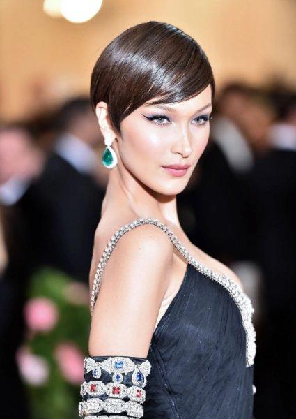 2022'nin trendi kısa saça ilham veren ünlü saç modelleri