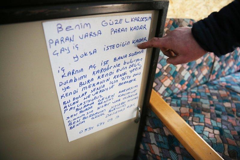 Giresun'da 'Kervansaray' dediği kulübesinin kapısını yolcular için 24 saat açık tutuyor