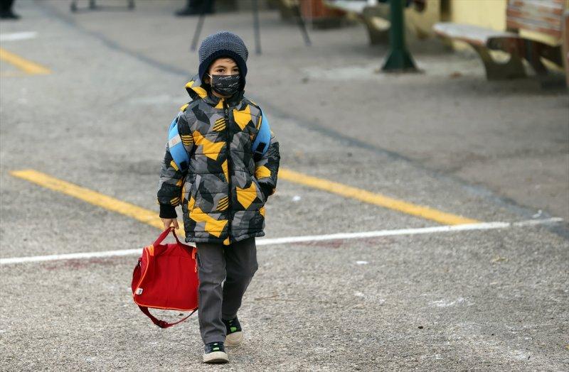 Okullarda dönemin ilk gününden kareler