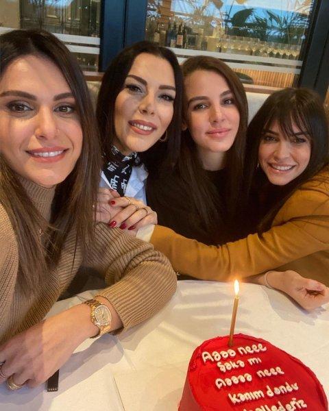 Müge Boz karavan sevinci yaşadı: Ünlülerin güncel paylaşımları 