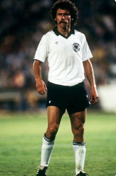 Dünyanın en iyi sağ ve sol bek oyuncuları