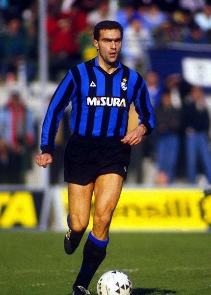 Dünyanın en iyi sağ ve sol bek oyuncuları