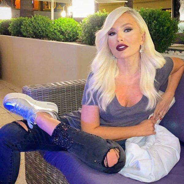 Dekoltesiyle gündeme gelen Lerzan Mutlu'nun kareleri