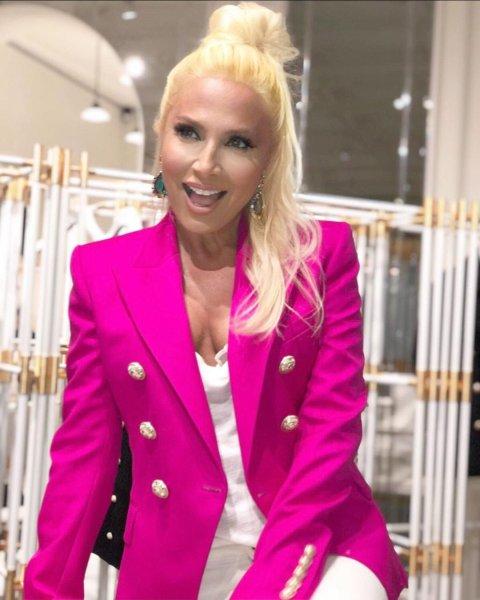 Dekoltesiyle gündeme gelen Lerzan Mutlu'nun kareleri