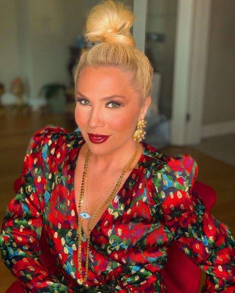 Dekoltesiyle gündeme gelen Lerzan Mutlu'nun kareleri