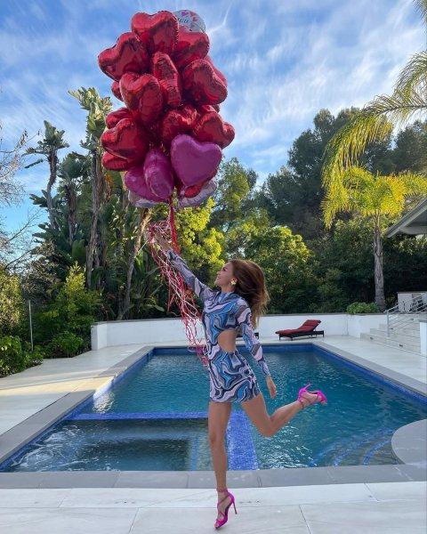 15 Şubat tarihinde paylaşım yapan ünlüler