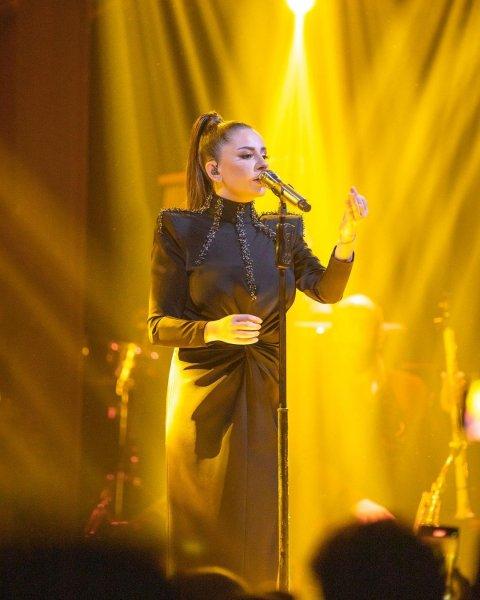 15 Şubat tarihinde paylaşım yapan ünlüler