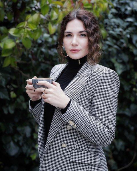 15 Şubat tarihinde paylaşım yapan ünlüler