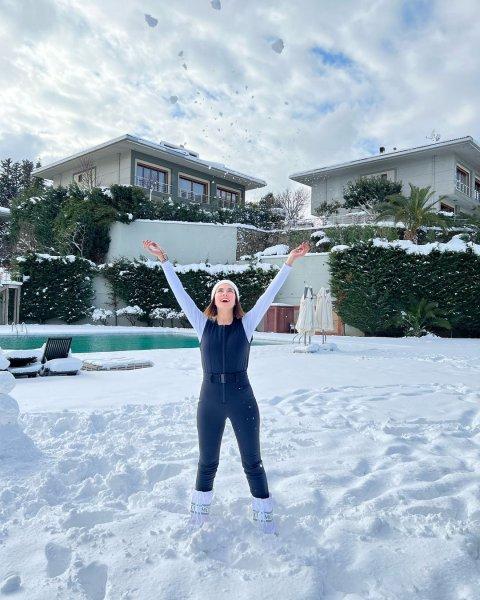 Buse Varol'un en beğenilen Instagram paylaşımları