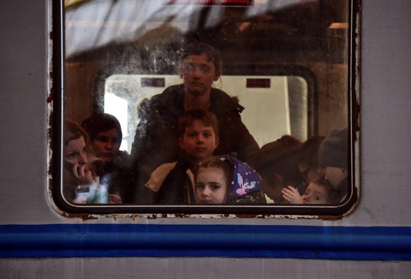 Lviv tren istasyonunda umut ve hüzün bir arada