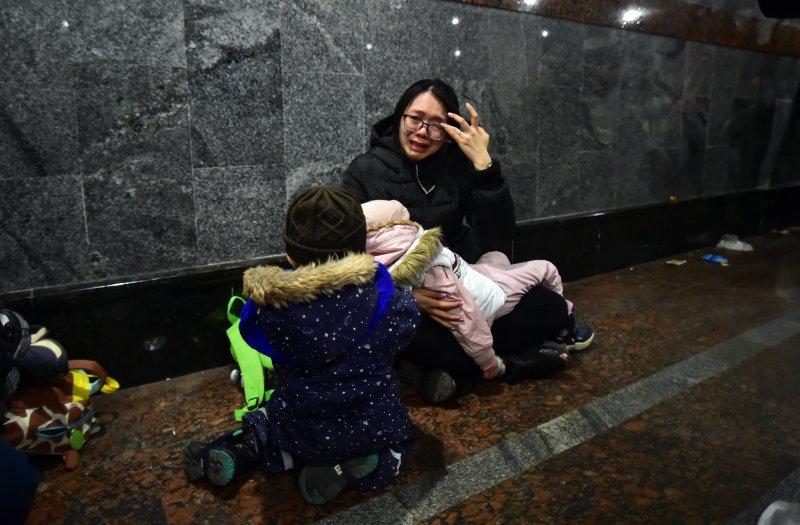 Lviv tren istasyonunda umut ve hüzün bir arada