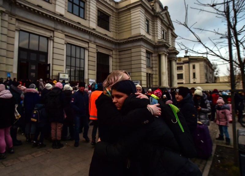 Lviv tren istasyonunda umut ve hüzün bir arada