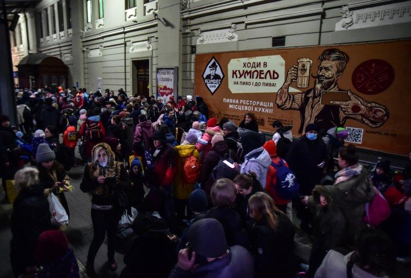 Lviv tren istasyonunda umut ve hüzün bir arada