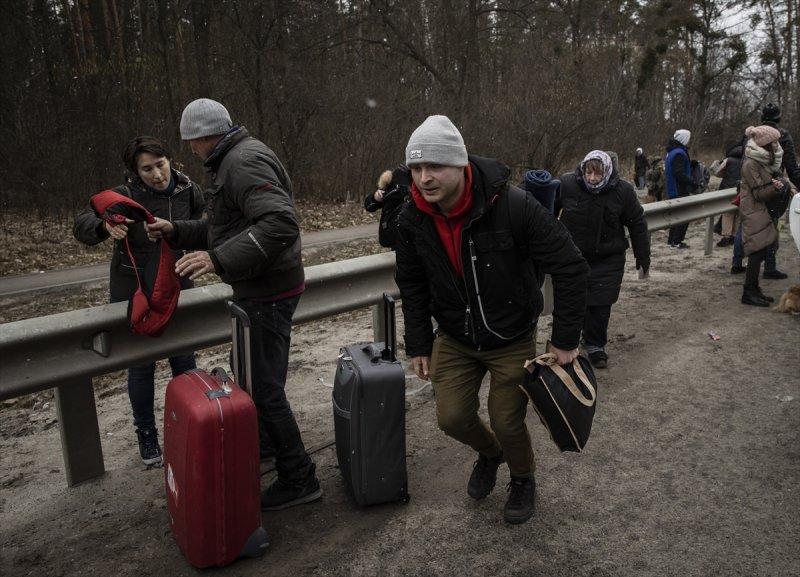 Çatışmaların arasında tahliye edilen Ukraynalıların kareleri
