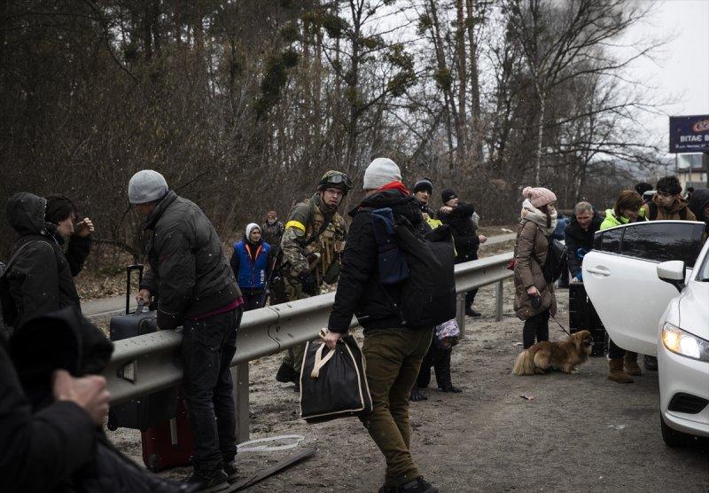 Çatışmaların arasında tahliye edilen Ukraynalıların kareleri