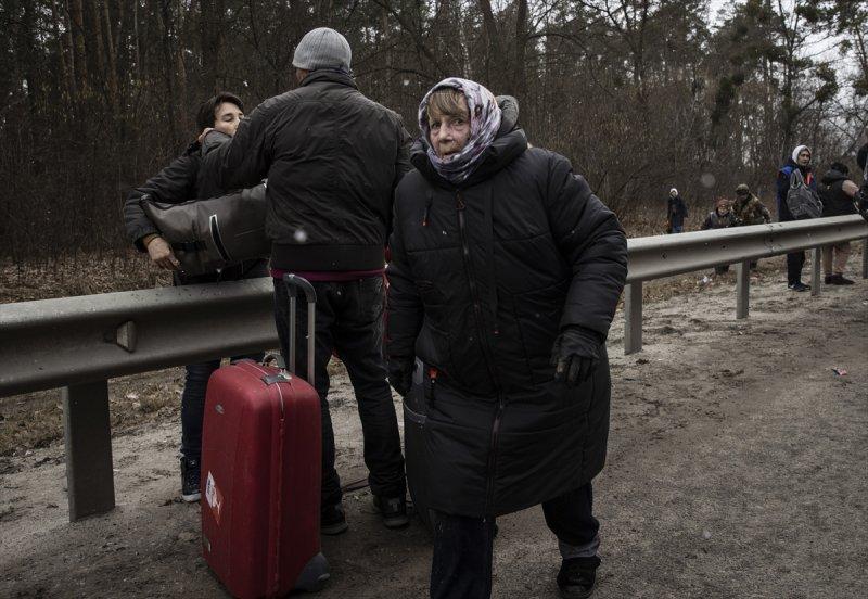 Çatışmaların arasında tahliye edilen Ukraynalıların kareleri