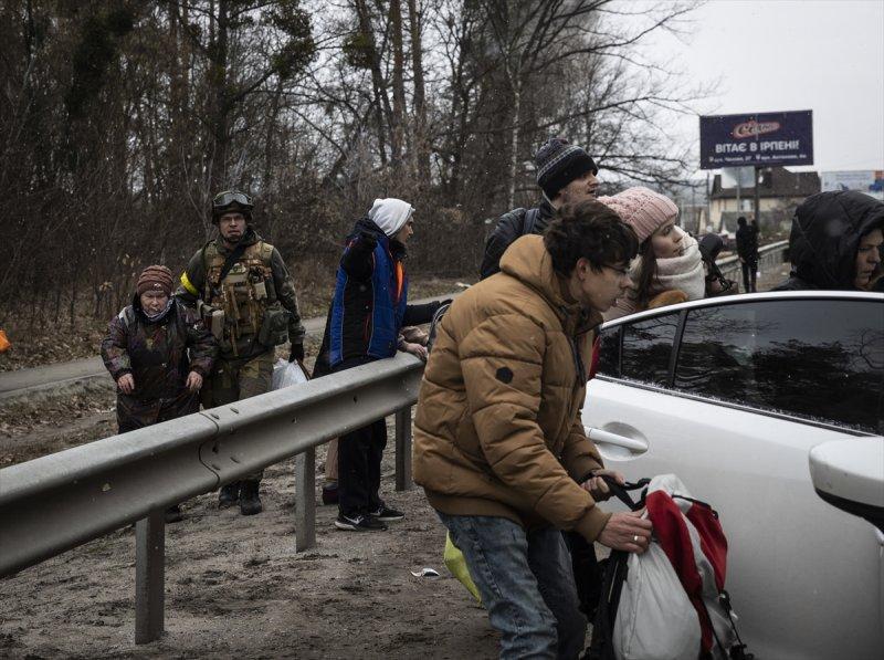 Çatışmaların arasında tahliye edilen Ukraynalıların kareleri