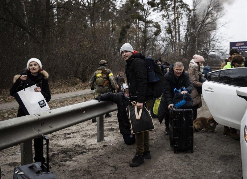 Çatışmaların arasında tahliye edilen Ukraynalıların kareleri