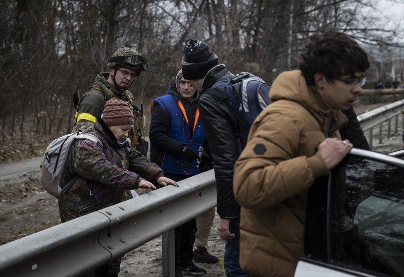 Çatışmaların arasında tahliye edilen Ukraynalıların kareleri