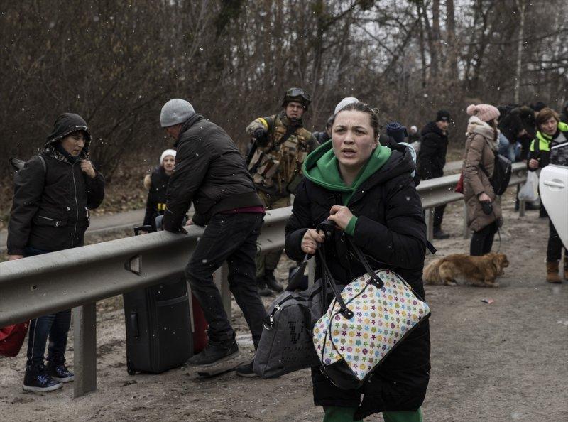 Çatışmaların arasında tahliye edilen Ukraynalıların kareleri
