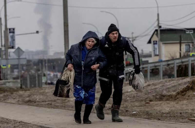 Çatışmaların arasında tahliye edilen Ukraynalıların kareleri