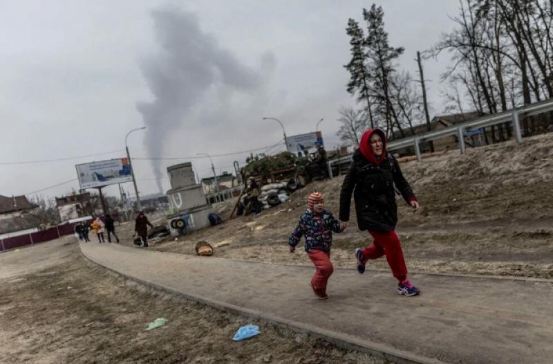 Çatışmaların arasında tahliye edilen Ukraynalıların kareleri