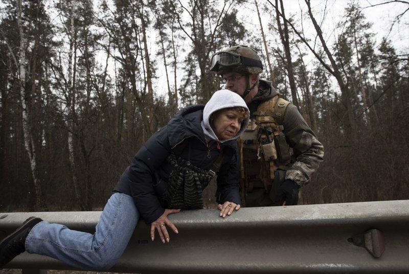 Çatışmaların arasında tahliye edilen Ukraynalıların kareleri