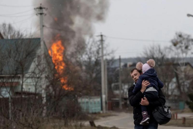 Çatışmaların arasında tahliye edilen Ukraynalıların kareleri