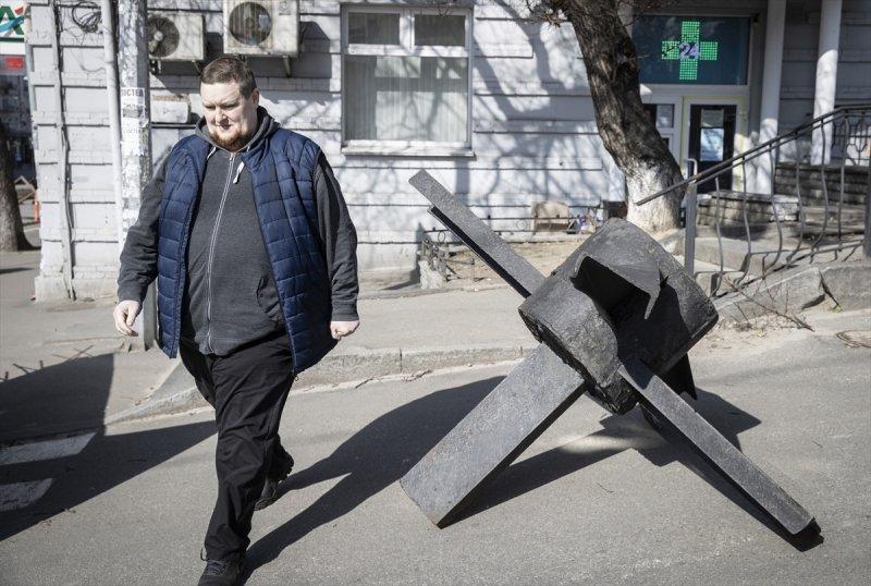 2. Dünya Savaşı'ndan kalma tank kapanları, Kiev savunmasında kullanılıyor