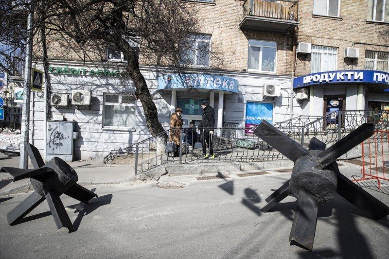 2. Dünya Savaşı'ndan kalma tank kapanları, Kiev savunmasında kullanılıyor