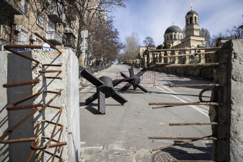 2. Dünya Savaşı'ndan kalma tank kapanları, Kiev savunmasında kullanılıyor