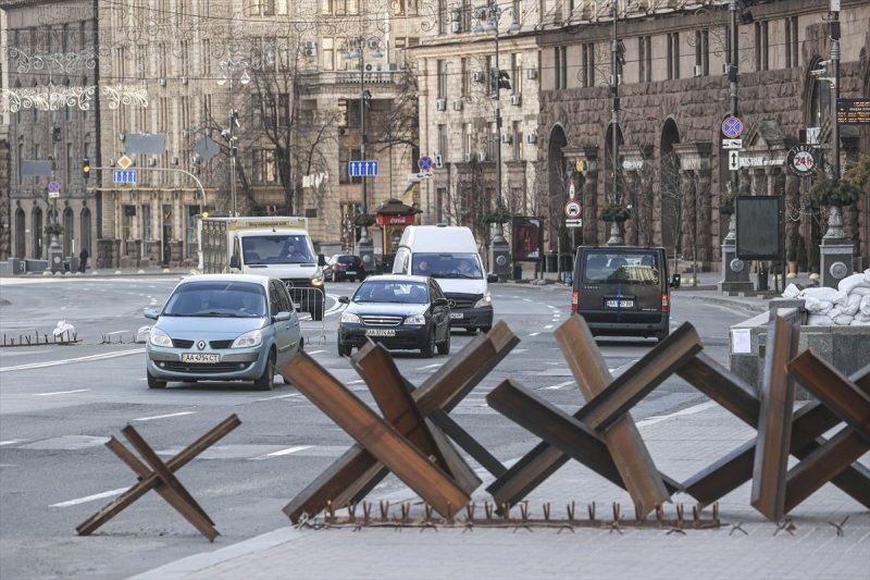 Hava saldırılarının azaldığı Kiev'de yaşam yeniden hareketlendi