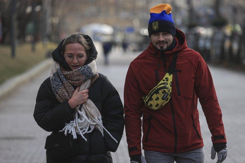 Hava saldırılarının azaldığı Kiev'de yaşam yeniden hareketlendi