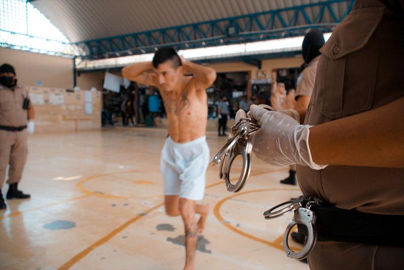 El Salvador hapishanelerinden birbirinden ilginç kareler