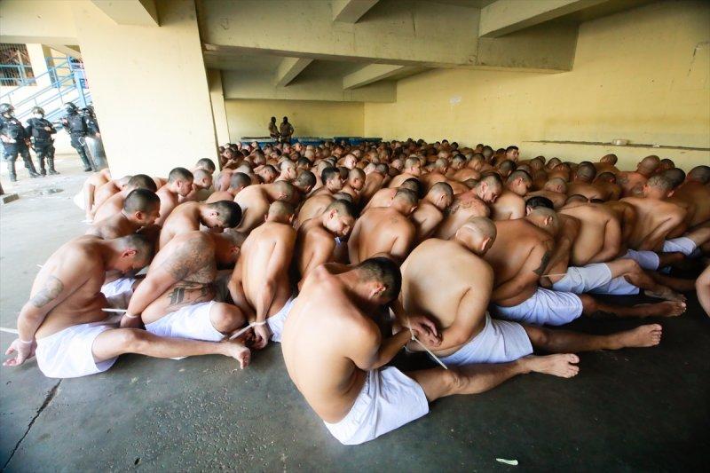 El Salvador hapishanelerinden birbirinden ilginç kareler