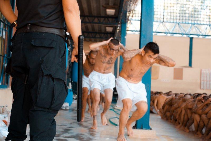 El Salvador hapishanelerinden birbirinden ilginç kareler