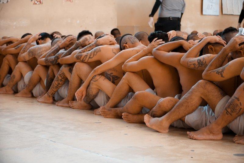 El Salvador hapishanelerinden birbirinden ilginç kareler