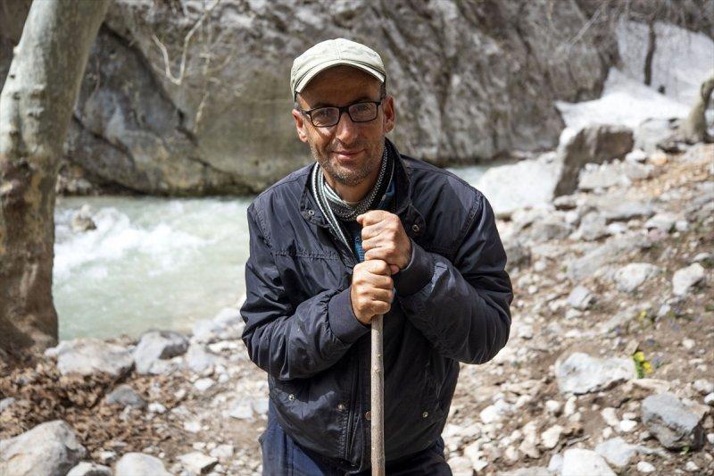 Kayserili besicilerin, sürüleriyle Aladağ yaylalarına zorlu yolculuğu