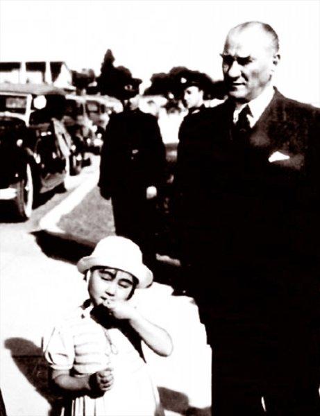 Fotoğraflarla Atatürk'ün çocuk sevgisi