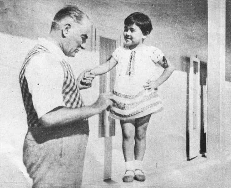 Fotoğraflarla Atatürk'ün çocuk sevgisi