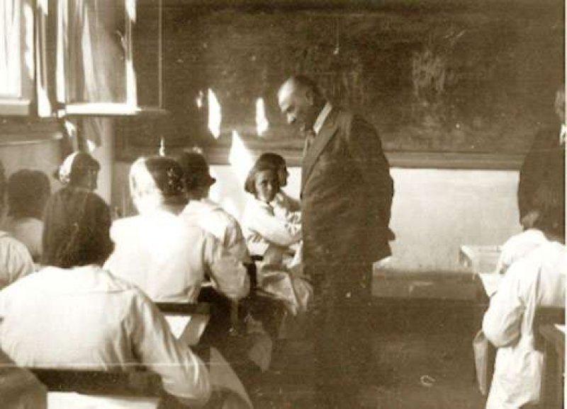 Fotoğraflarla Atatürk'ün çocuk sevgisi
