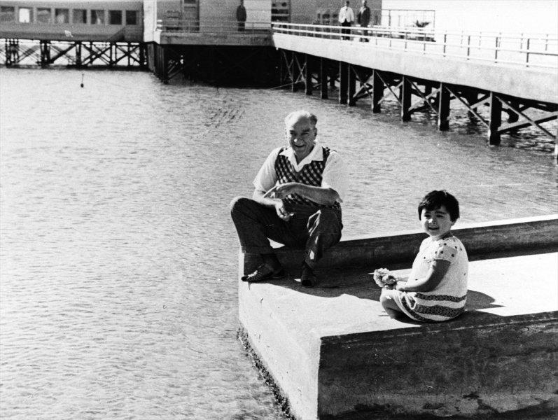 Fotoğraflarla Atatürk'ün çocuk sevgisi