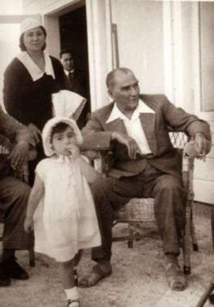 Fotoğraflarla Atatürk'ün çocuk sevgisi