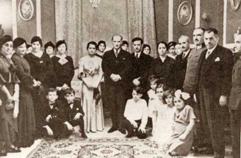 Fotoğraflarla Atatürk'ün çocuk sevgisi