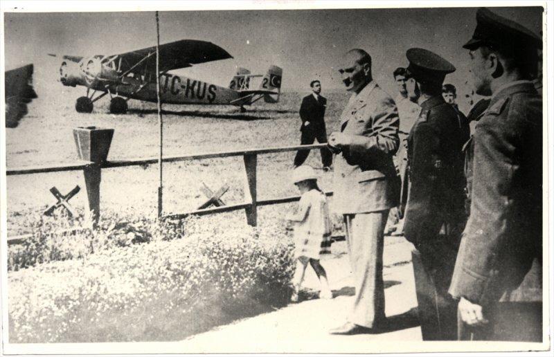Fotoğraflarla Atatürk'ün çocuk sevgisi