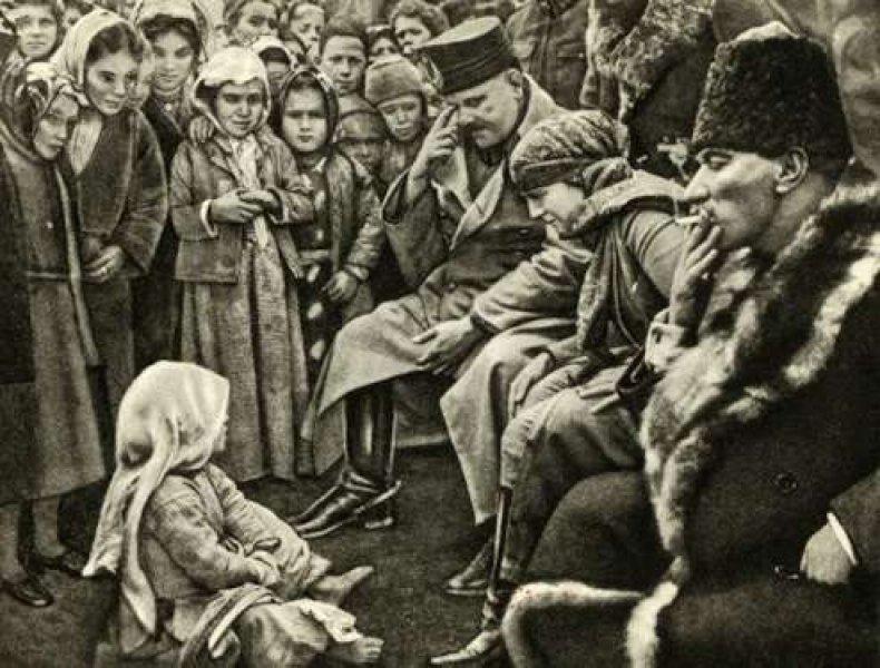 Fotoğraflarla Atatürk'ün çocuk sevgisi