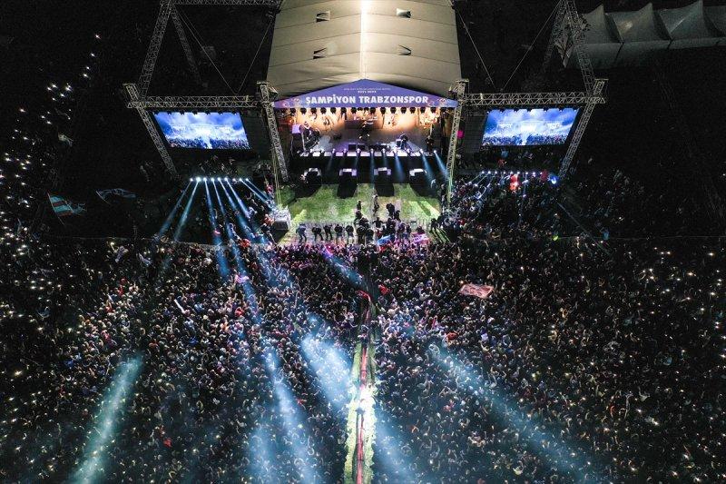 Trabzonspor, şampiyonluğu İstanbul'da kutladı