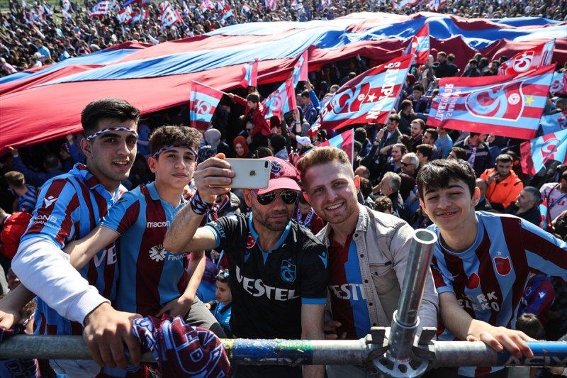 Trabzonspor, şampiyonluğu İstanbul'da kutladı