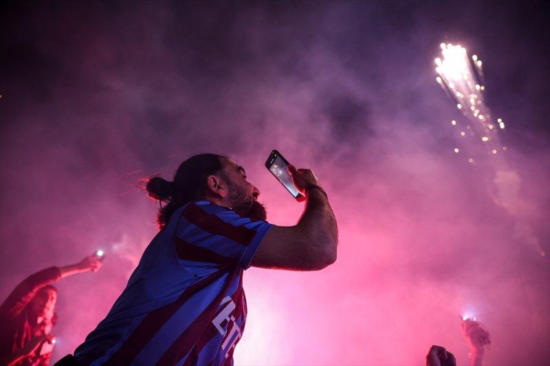 Trabzonspor, şampiyonluğu İstanbul'da kutladı