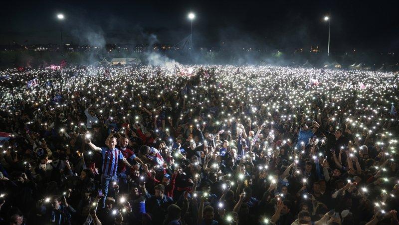 Trabzonspor, şampiyonluğu İstanbul'da kutladı